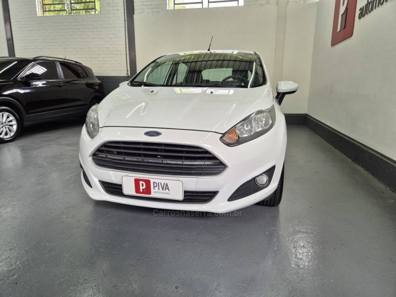 FORD - FIESTA - 2015/2015 - Branca - R$ 45.500,00