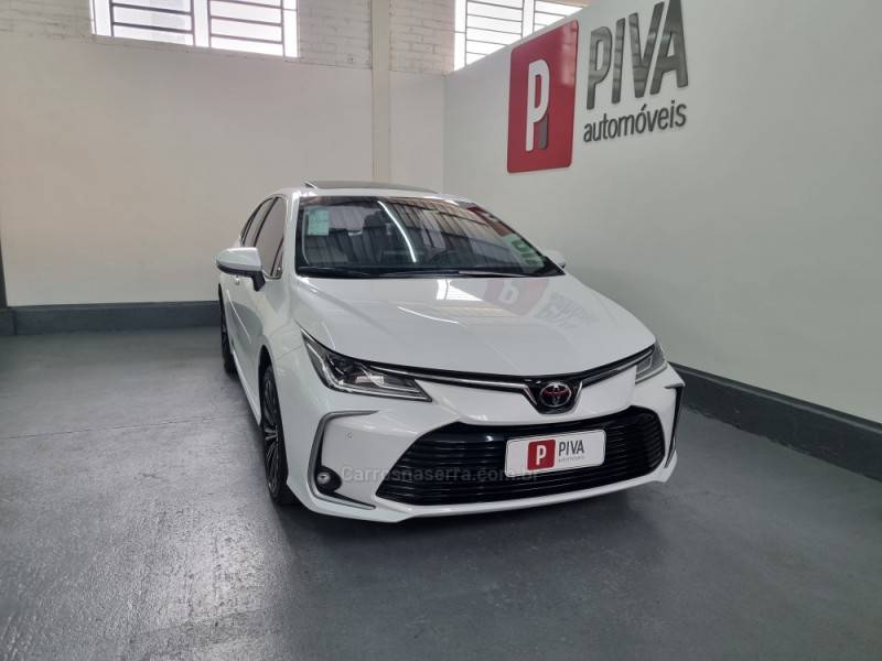 TOYOTA - COROLLA - 2021/2022 - Branca - R$ 143.000,00