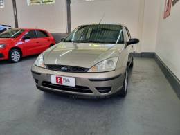 FORD - FOCUS - 2007/2008 - Dourada - R$ 24.500,00