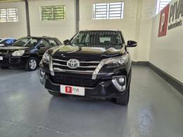 TOYOTA - HILUX SW4 - 2017/2017 - Preta - R$ 215.000,00