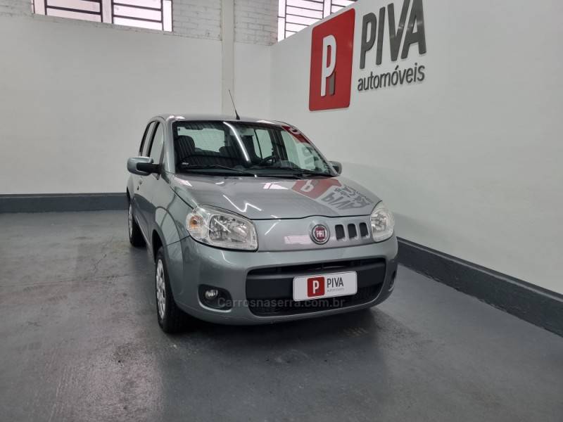 FIAT - UNO - 2013/2014 - Cinza - R$ 33.500,00