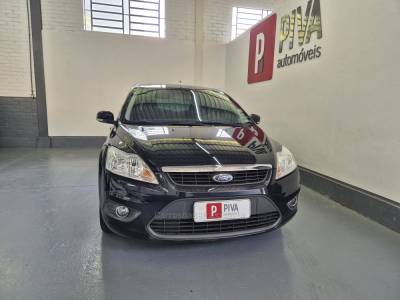 FORD - FOCUS - 2012/2013 - Preta - R$ 46.500,00