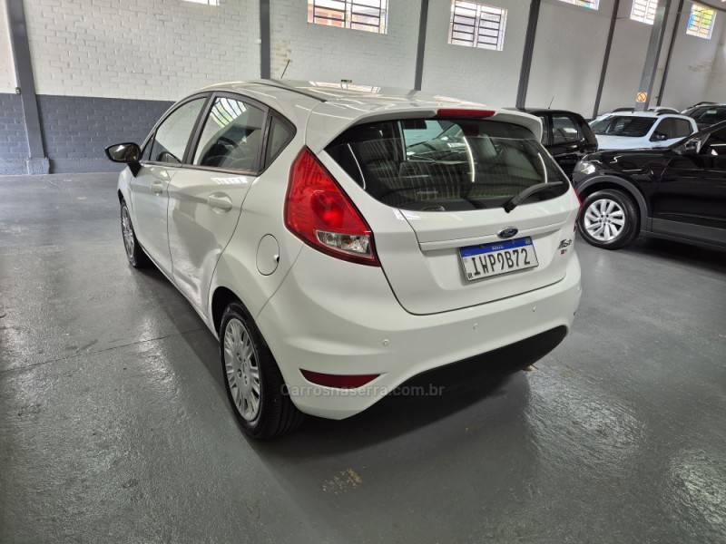 FORD - FIESTA - 2015/2015 - Branca - R$ 45.500,00