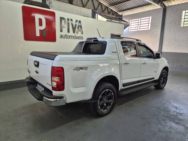 CHEVROLET - S10 - 2022/2023 - Branca - R$ 209.900,00