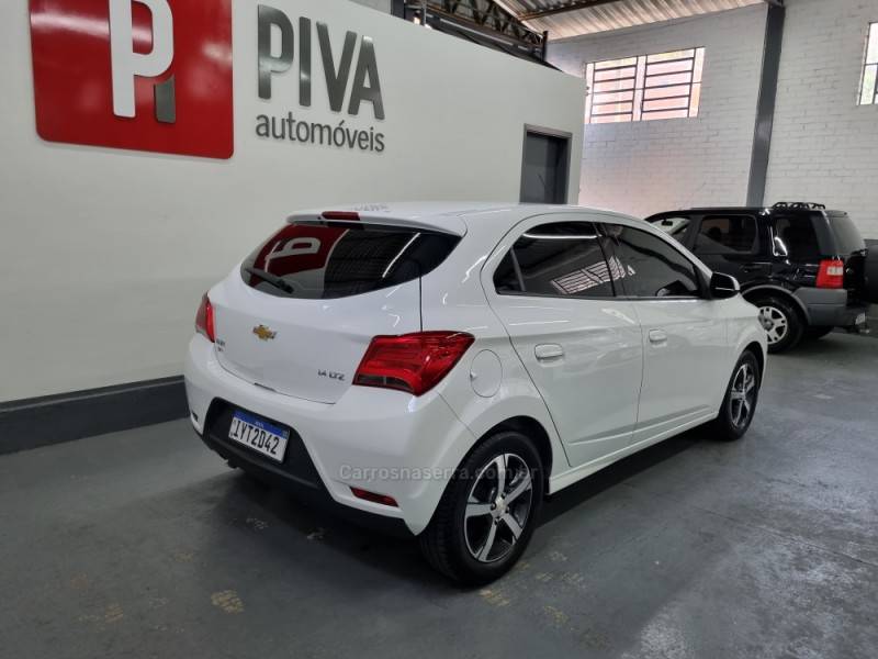 CHEVROLET - ONIX - 2018/2019 - Branca - R$ 66.900,00