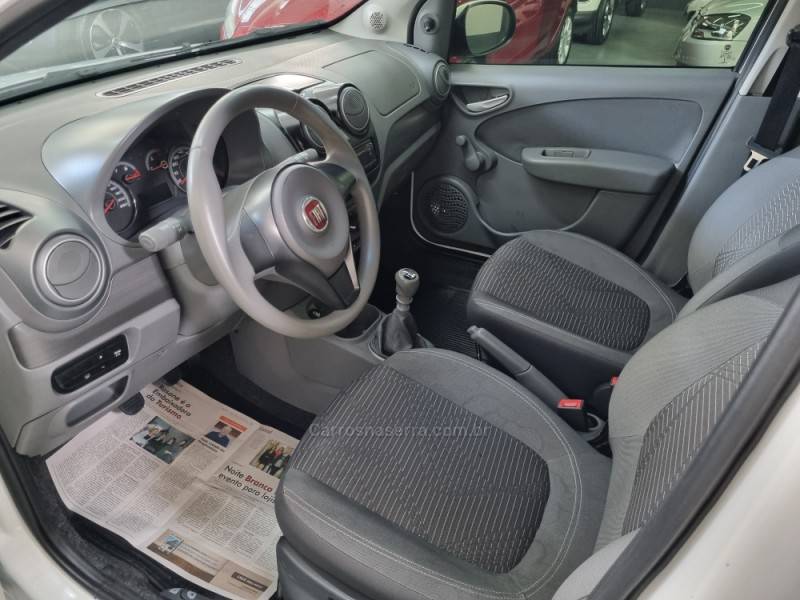 FIAT - PALIO - 2013/2014 - Branca - R$ 37.500,00