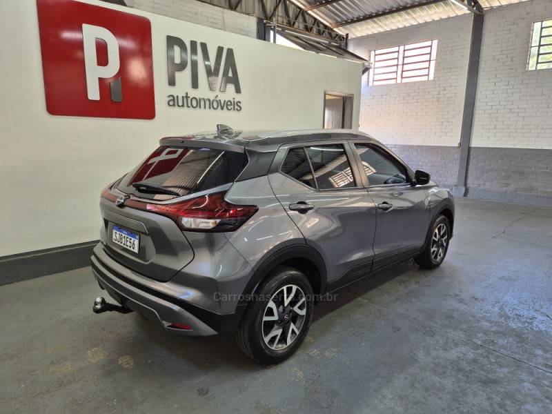 NISSAN - KICKS - 2023/2024 - Cinza - R$ 106.900,00