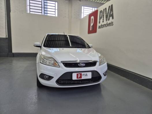 FORD - FOCUS - 2012/2013 - Branca - R$ 46.900,00