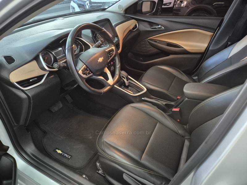 CHEVROLET - ONIX - 2022/2023 - Prata - R$ 83.500,00