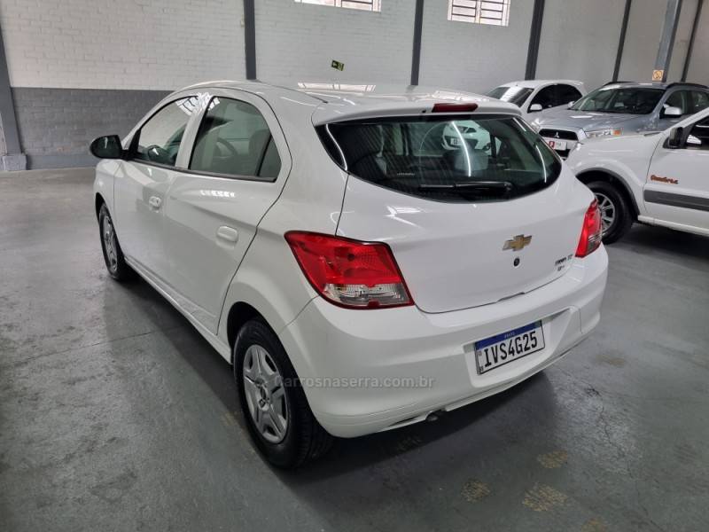 CHEVROLET - ONIX - 2014/2015 - Branca - R$ 44.900,00