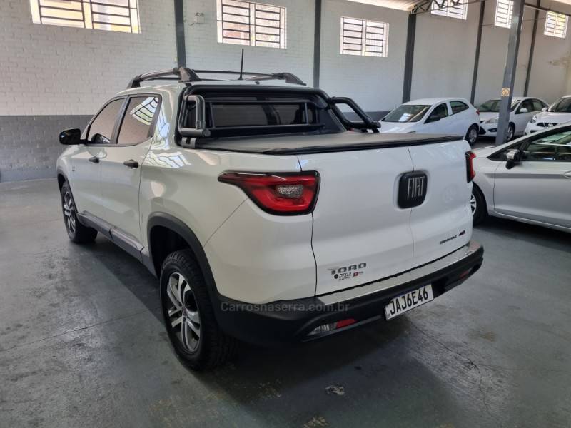 FIAT - TORO - 2020/2021 - Branca - R$ 113.900,00