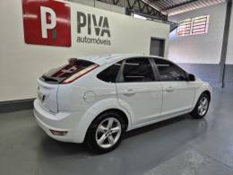 FORD - FOCUS - 2012/2013 - Branca - R$ 46.900,00