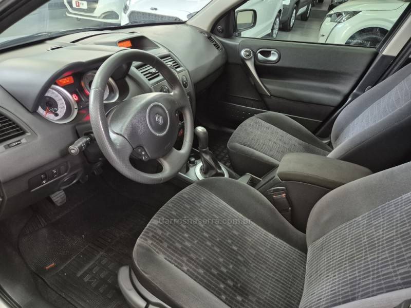 RENAULT - MÉGANE - 2012/2013 - Prata - R$ 33.900,00