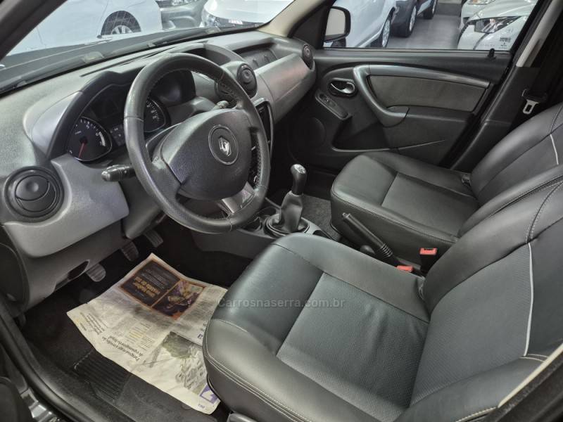 RENAULT - DUSTER - 2013/2013 - Preta - R$ 49.900,00