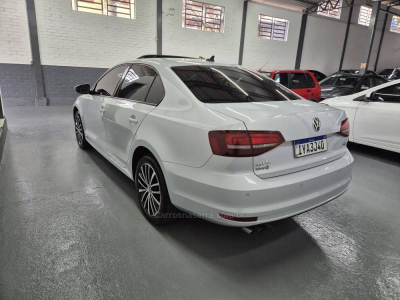 VOLKSWAGEN - JETTA - 2017/2017 - Prata - R$ 91.900,00