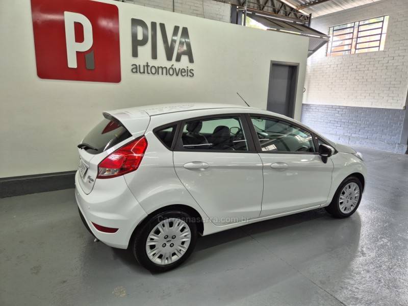 FORD - FIESTA - 2015/2015 - Branca - R$ 45.500,00