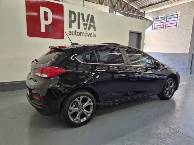 CHEVROLET - CRUZE - 2021/2022 - Preta - R$ 112.000,00