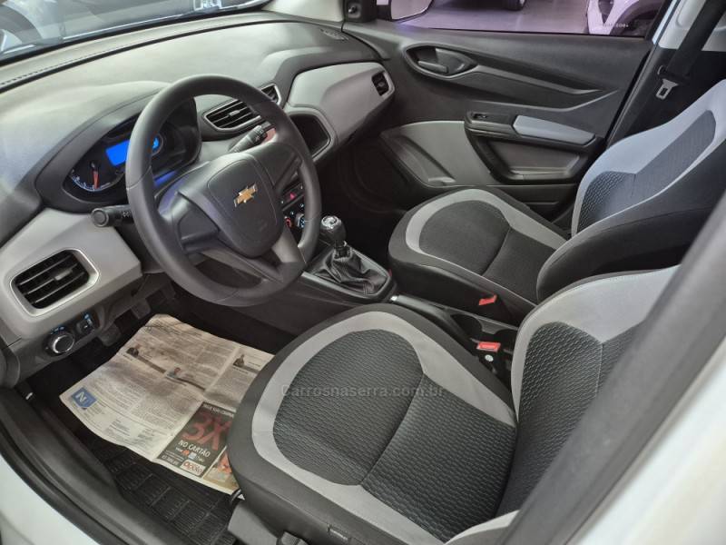 CHEVROLET - ONIX - 2014/2015 - Branca - R$ 43.900,00