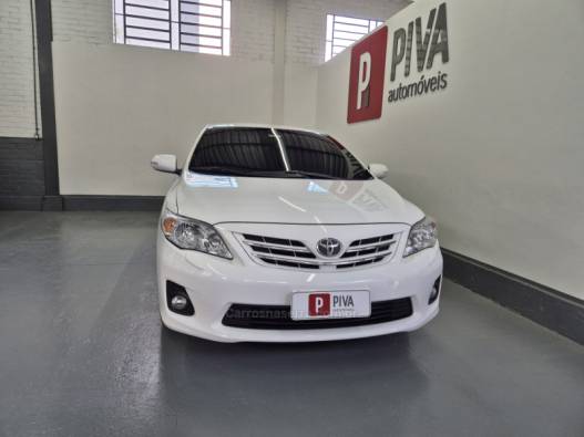 TOYOTA - COROLLA - 2013/2014 - Branca - R$ 83.000,00