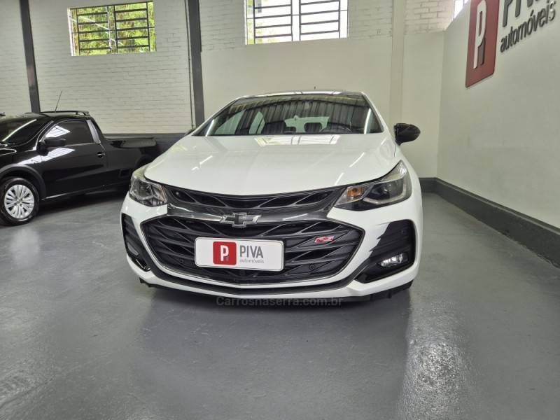CHEVROLET - CRUZE - 2022/2023 - Branca - R$ 128.900,00