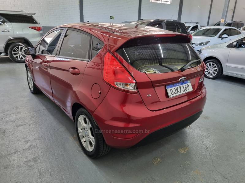 FORD - FIESTA - 2013/2014 - Vermelha - R$ 41.900,00