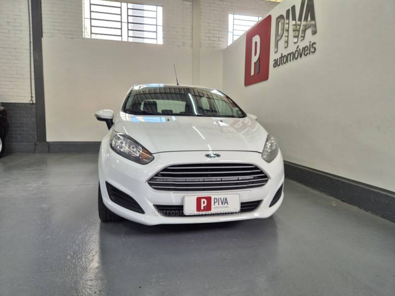 FORD - FIESTA - 2017/2017 - Branca - R$ 53.500,00