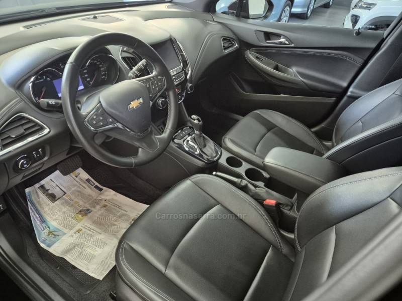 CHEVROLET - CRUZE - 2021/2022 - Preta - R$ 112.000,00