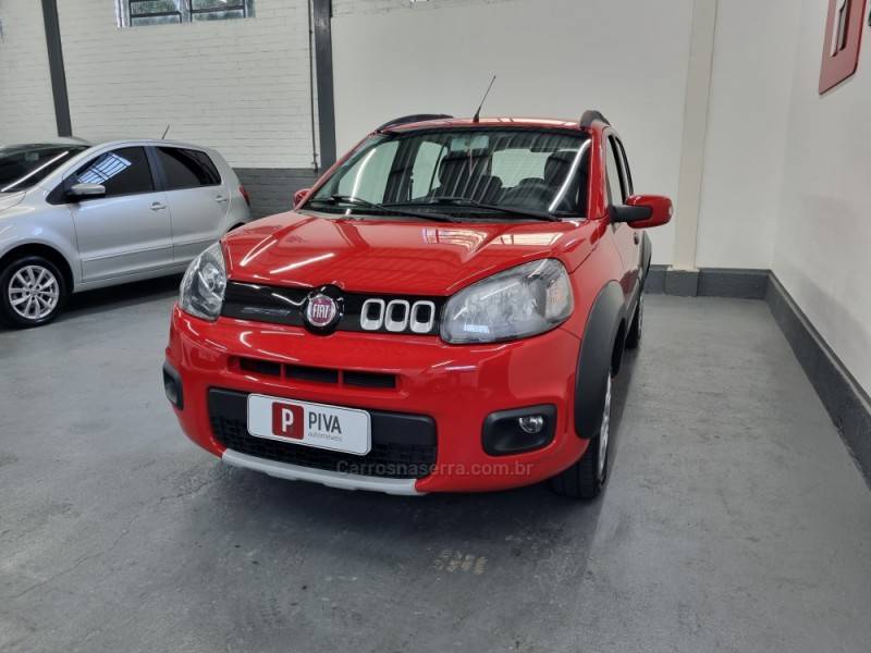 FIAT - UNO - 2014/2015 - Vermelha - R$ 41.000,00