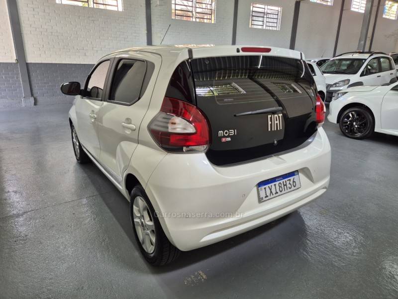 FIAT - MOBI - 2016/2017 - Branca - R$ 44.900,00