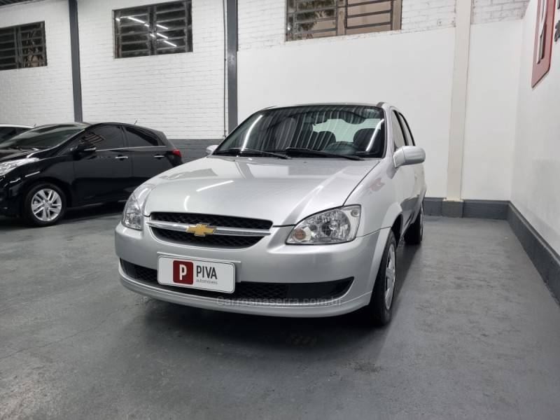 CHEVROLET - CLASSIC - 2014/2015 - Prata - R$ 37.500,00