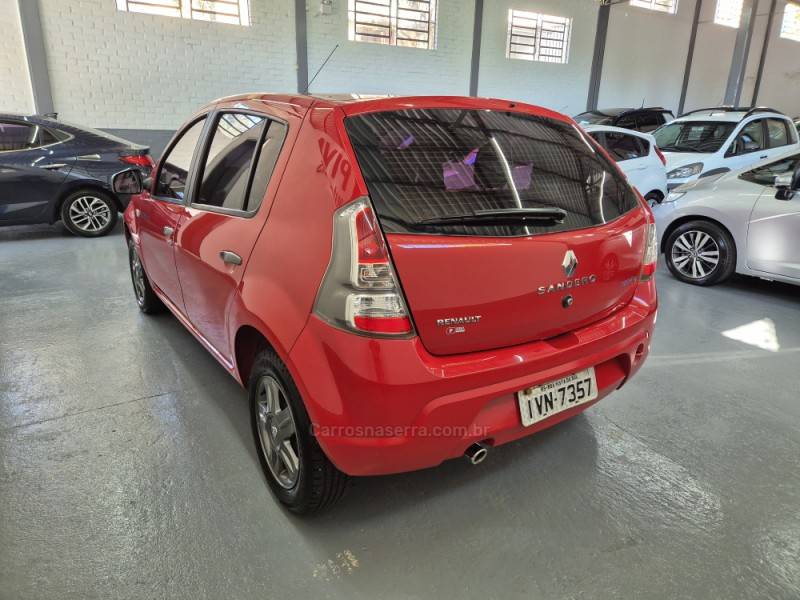 RENAULT - SANDERO - 2013/2014 - Vermelha - R$ 34.900,00
