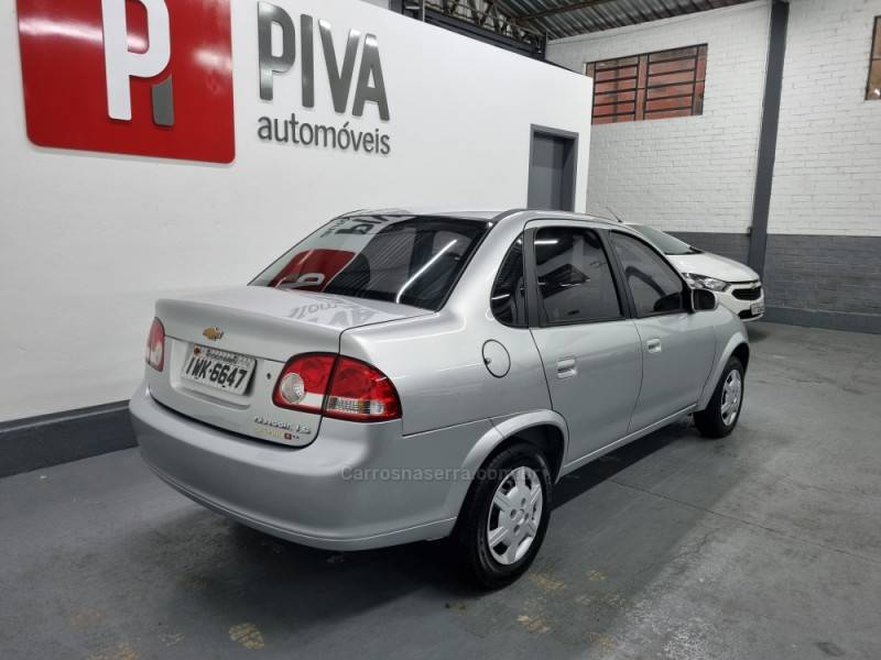 CHEVROLET - CLASSIC - 2014/2015 - Prata - R$ 37.500,00