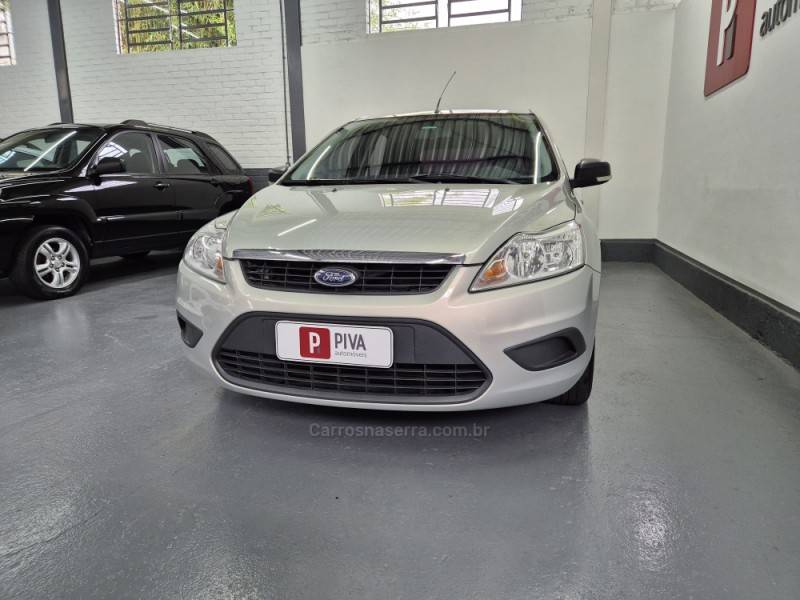FORD - FOCUS - 2010/2011 - Prata - R$ 42.500,00