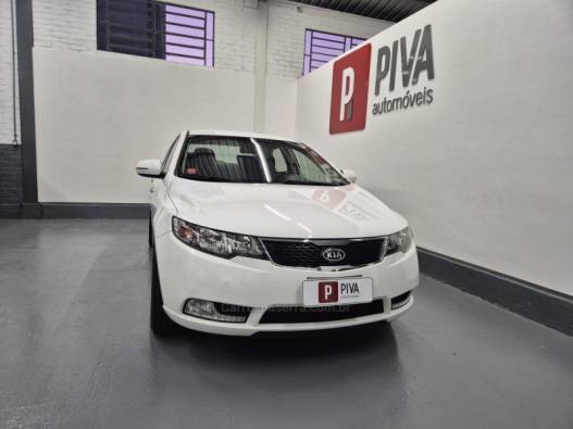 KIA MOTORS - CERATO - 2012/2013 - Branca - R$ 53.900,00