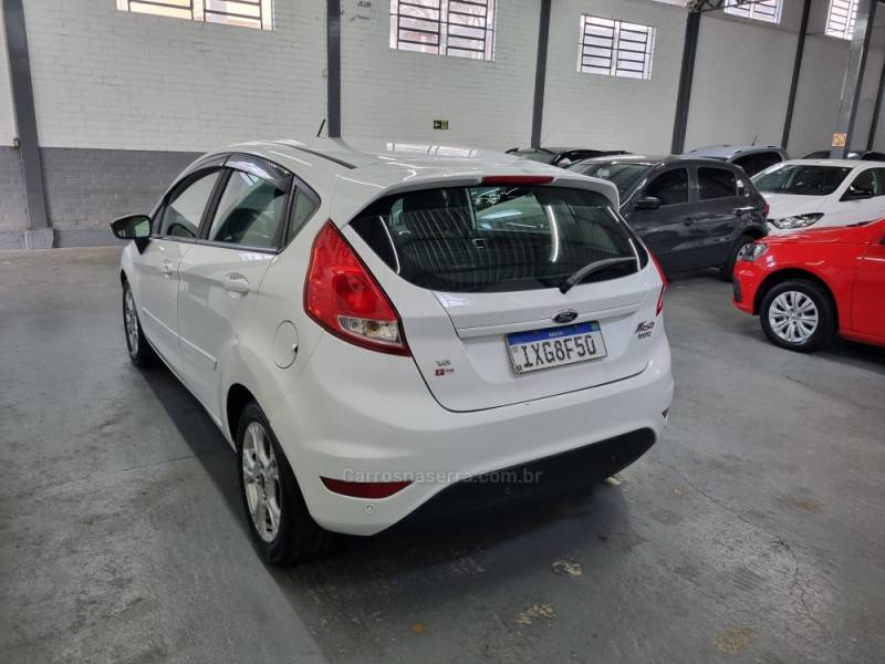 FORD - FIESTA - 2016/2016 - Branca - R$ 49.500,00