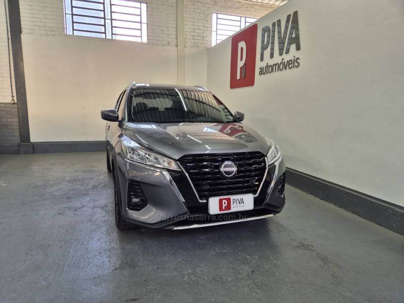 NISSAN - KICKS - 2023/2024 - Cinza - R$ 106.900,00