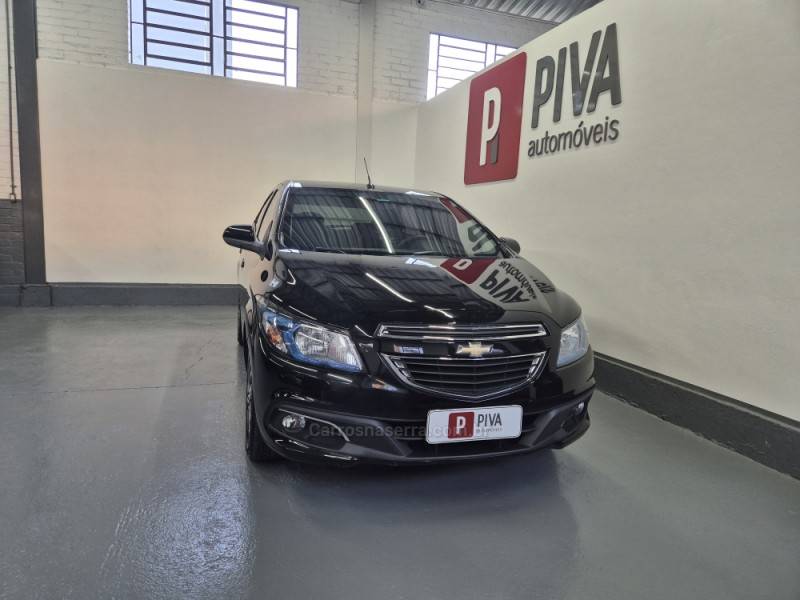 CHEVROLET - ONIX - 2016/2016 - Preta - R$ 55.900,00