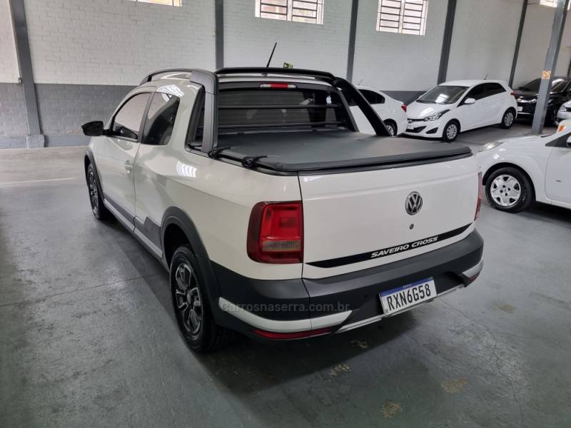 VOLKSWAGEN - SAVEIRO - 2021/2022 - Branca - R$ 92.900,00