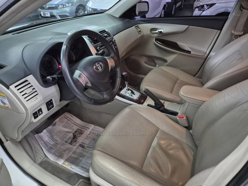 TOYOTA - COROLLA - 2013/2014 - Branca - R$ 83.000,00