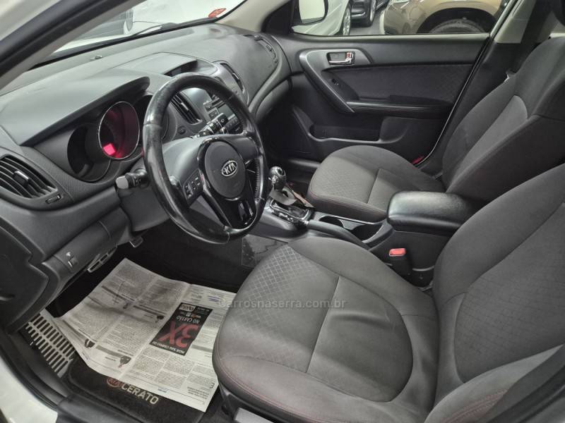 KIA MOTORS - CERATO - 2012/2013 - Branca - R$ 53.900,00