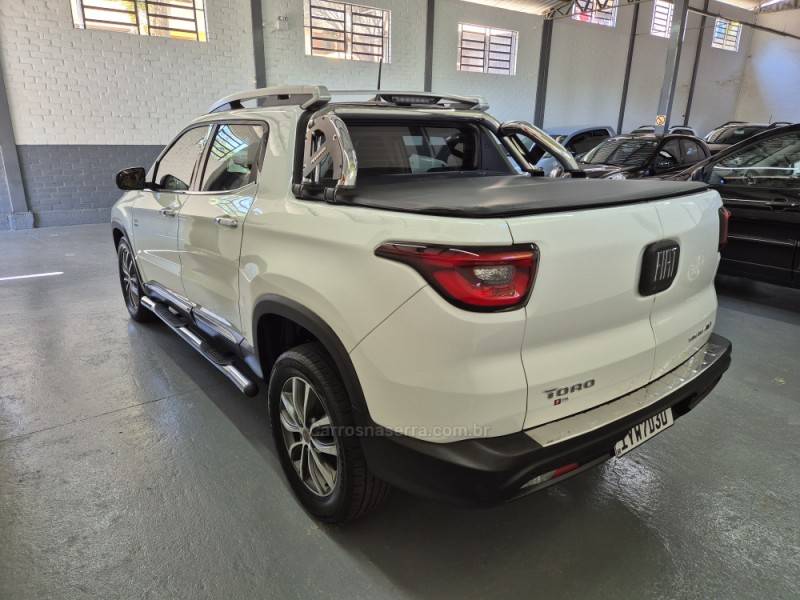 FIAT - TORO - 2018/2019 - Branca - R$ 102.900,00