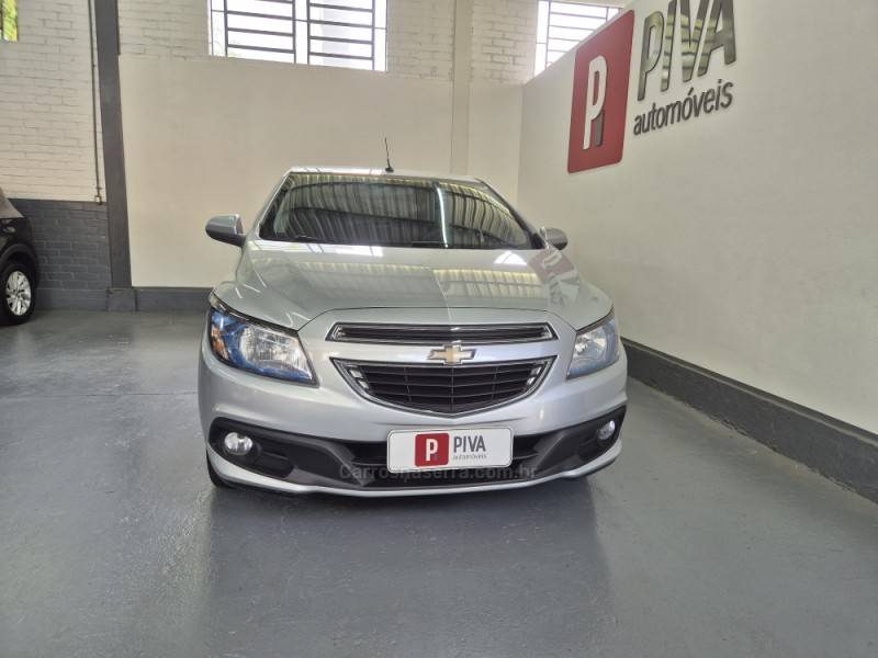 CHEVROLET - ONIX - 2014/2015 - Prata - R$ 49.900,00