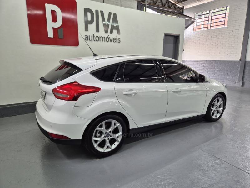 FORD - FOCUS - 2018/2018 - Branca - R$ 74.900,00