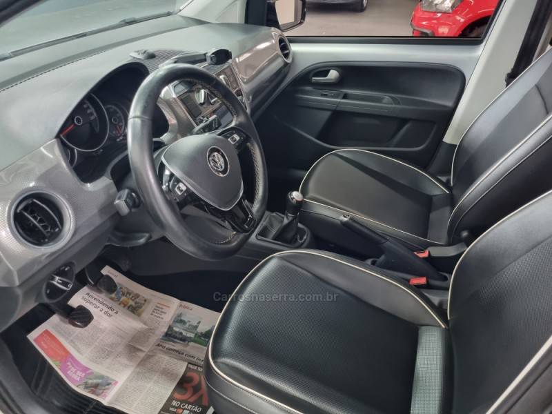 VOLKSWAGEN - UP - 2018/2018 - Prata - R$ 61.900,00