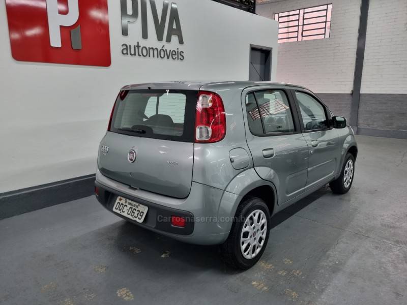 FIAT - UNO - 2013/2014 - Cinza - R$ 33.500,00