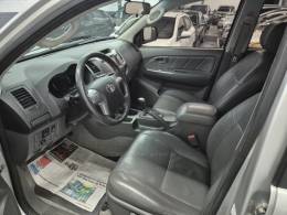TOYOTA - HILUX - 2013/2014 - Prata - R$ 143.900,00