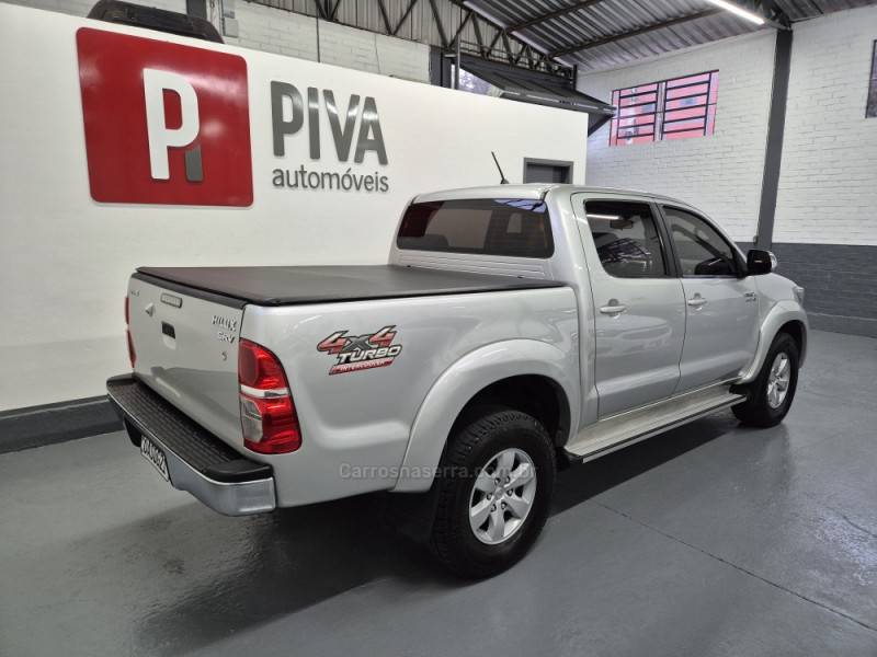 TOYOTA - HILUX - 2013/2014 - Prata - R$ 143.900,00