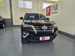 TOYOTA - HILUX SW4 - 2017/2017 - Preta - R$ 215.000,00
