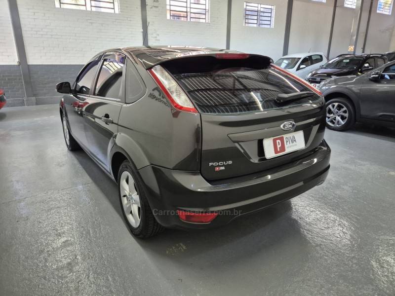 FORD - FOCUS - 2013/2013 - Cinza - R$ 46.500,00