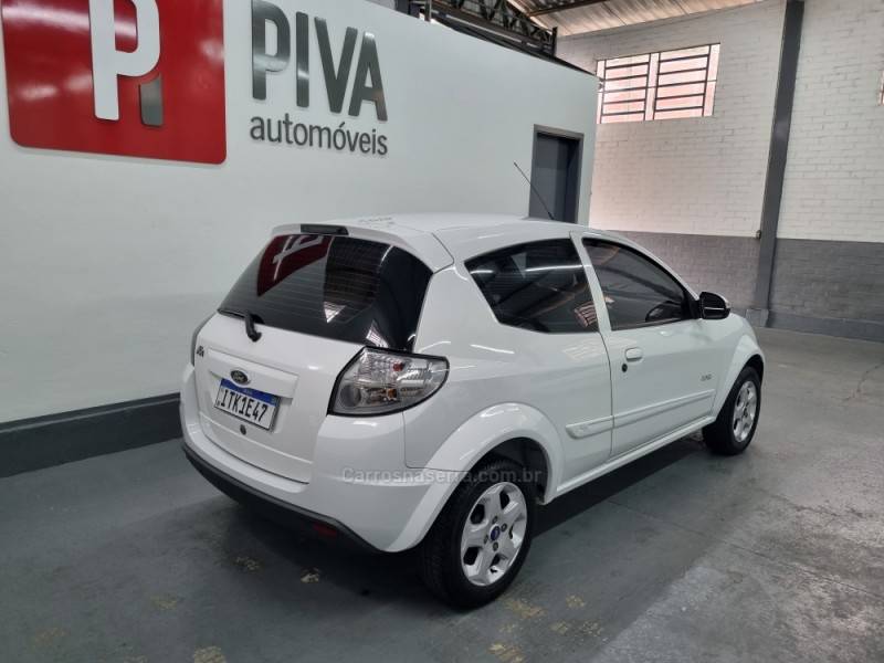 FORD - KA - 2012/2013 - Branca - R$ 29.900,00